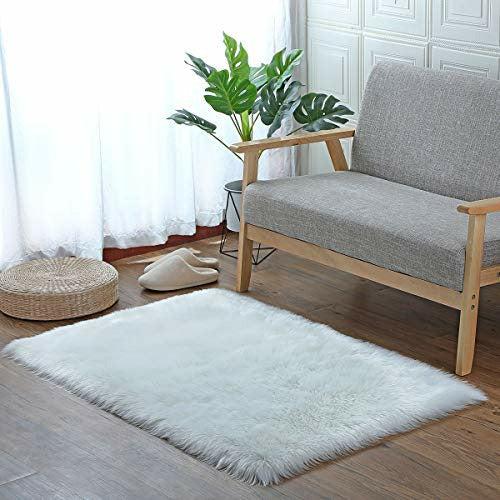 YIHAIC Faux Fur Rug Soft Fluffy Rug, Shaggy Rugs Faux Sheepskin Rugs Floor Carpet for Bedrooms Living Room Kids Rooms Decor (white, 75×120cm)