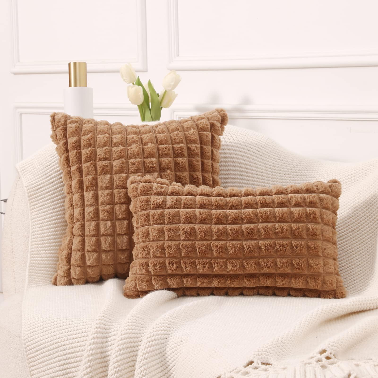 Mandioo Set of 2 Super Soft Plush Brown Cushion Covers 55cm x 55cm 22x22 Inch Faux Fur Plaid Texture Throw Pillow Cases Square Decorative Pillowcases For Home Decor Sofa Couch Bed Livingroom 1