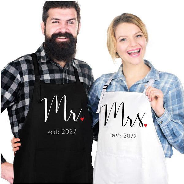 Prazoli His and Her Aprons - Mr Mrs Established 2022 Couples Engagement Gift, Cute Bridal Shower Gift Anniversary Wedding Registry Items & Decoration, Housewarming Gifts For New Home Newlywed Gift