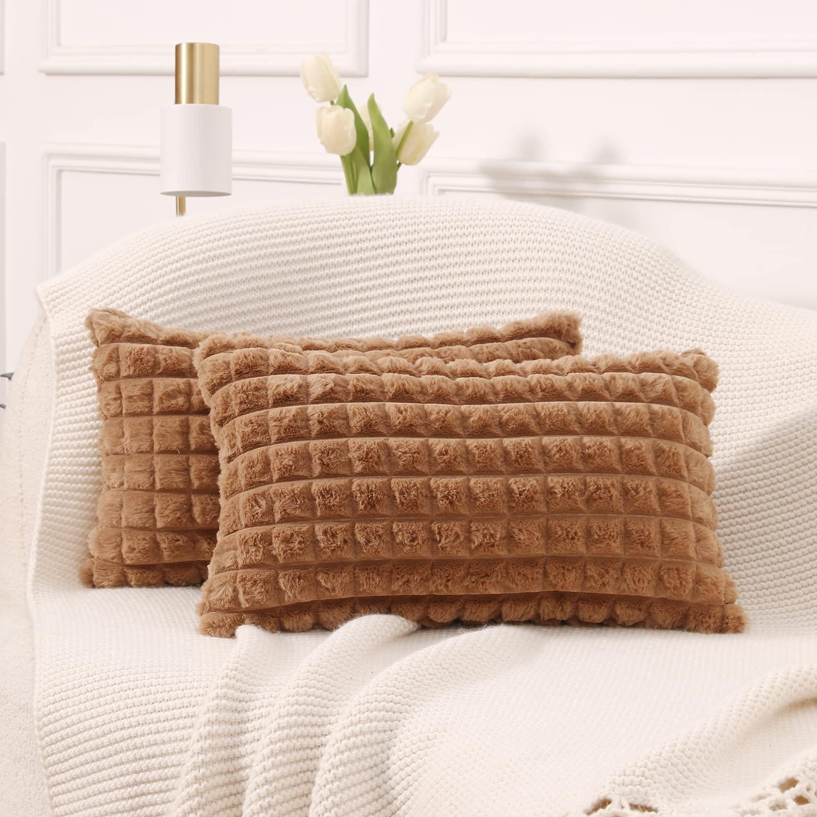 Mandioo Set of 2 Super Soft Plush Brown Cushion Covers 55cm x 55cm 22x22 Inch Faux Fur Plaid Texture Throw Pillow Cases Square Decorative Pillowcases For Home Decor Sofa Couch Bed Livingroom 0